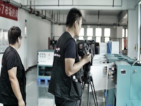 郑州视频拍摄公司说说旋转镜头的拍摄技巧